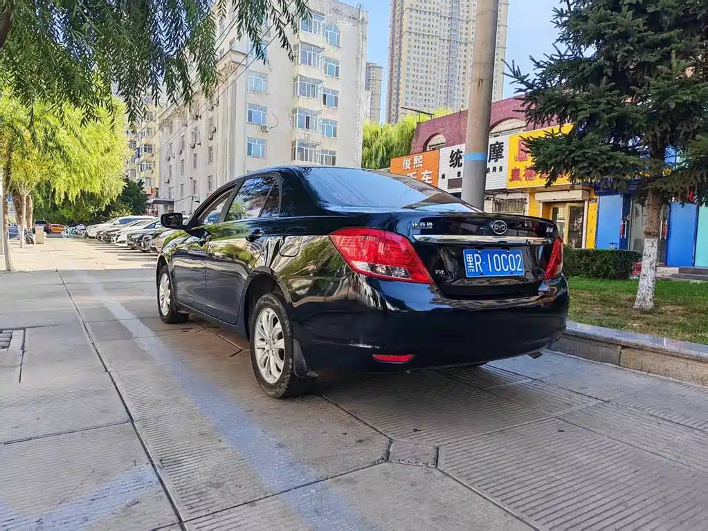 BYD SURUI 2015