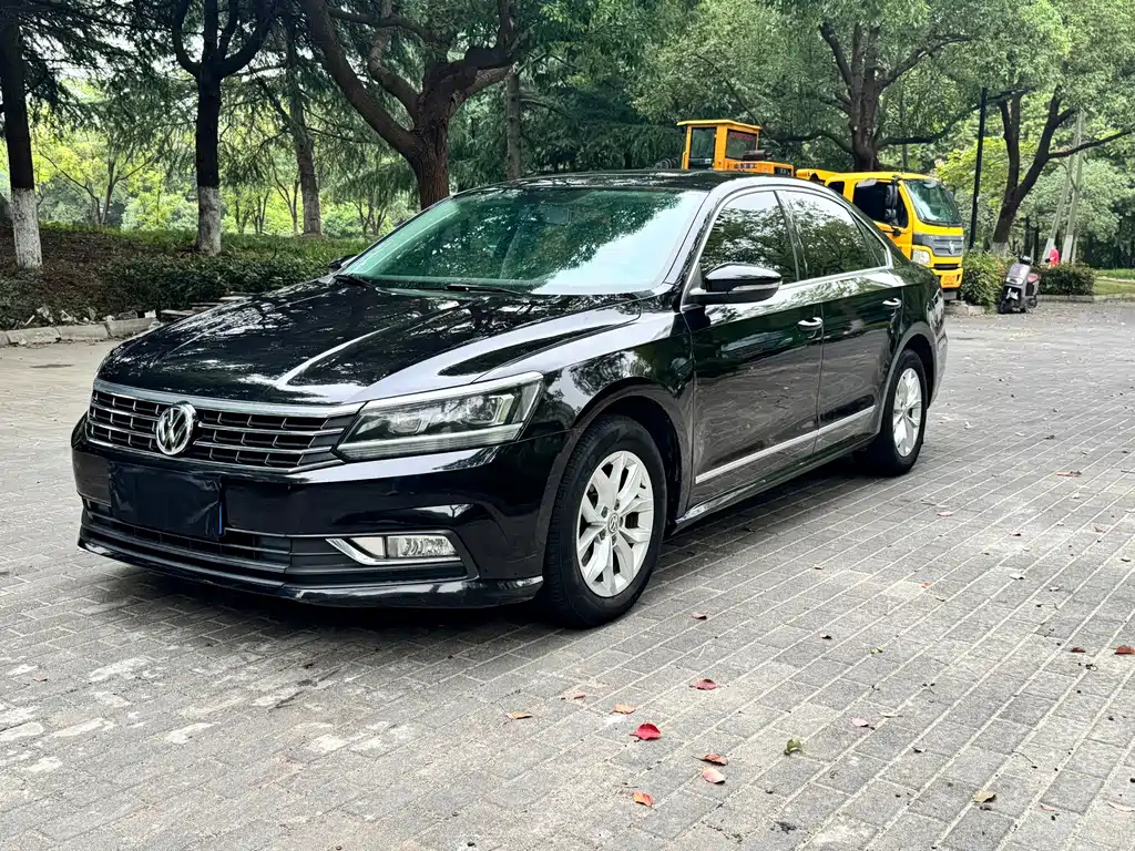 VOLKSWAGEN PASSAT 2017