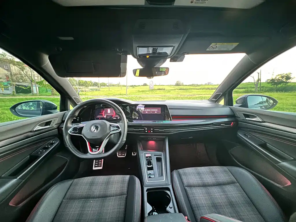 VOLKSWAGEN GOLF GTI 2021