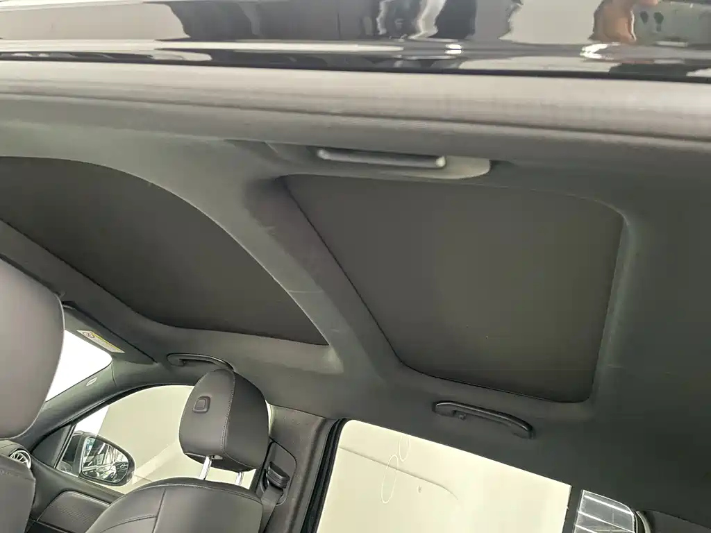 MERCEDES BENZ GLB 2023