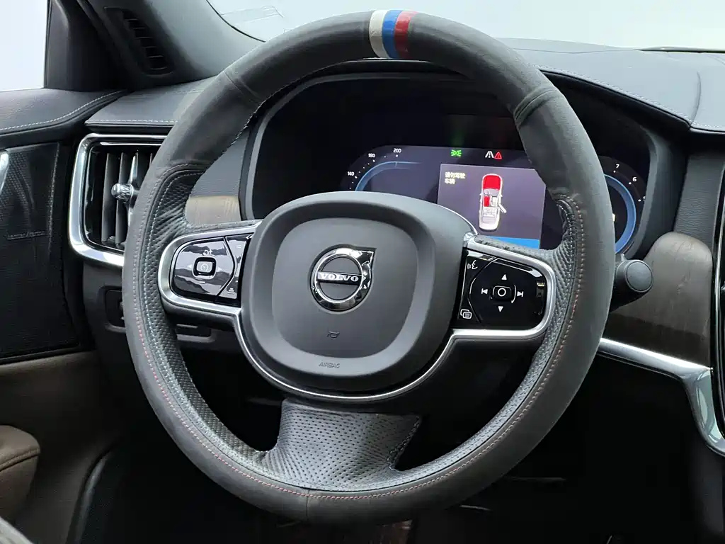 VOLVO S90 2022