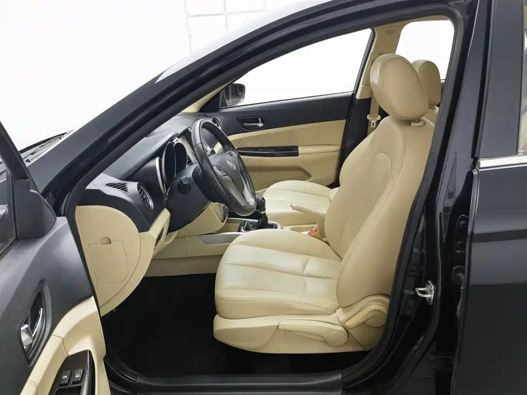 CHANGAN EADO 2015