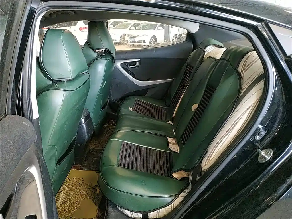 HYUNDAI ELANTRA 2012