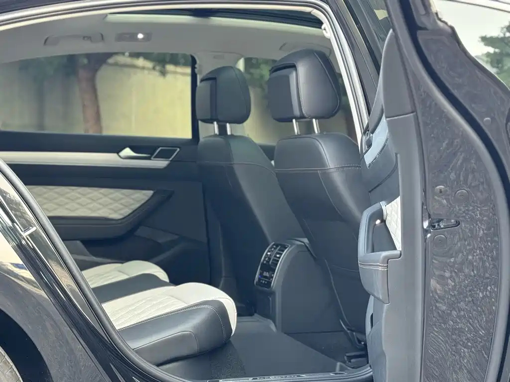 VOLKSWAGEN MAGOTAN 2025