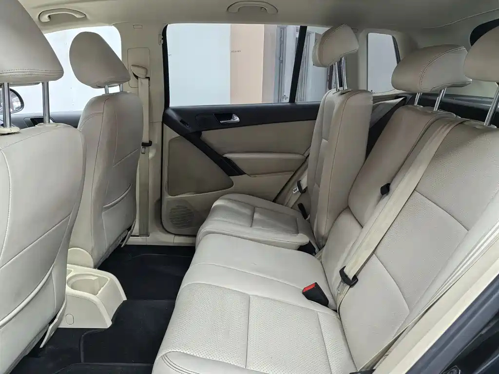 VOLKSWAGEN TIGUAN 2012