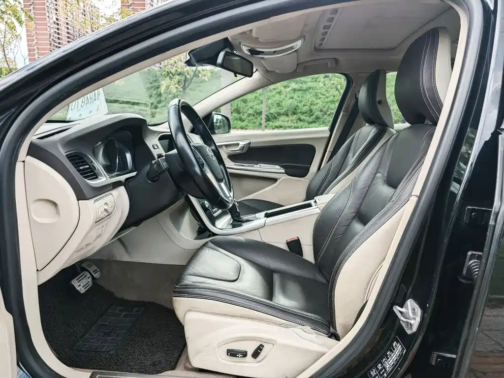 VOLVO S60 2015
