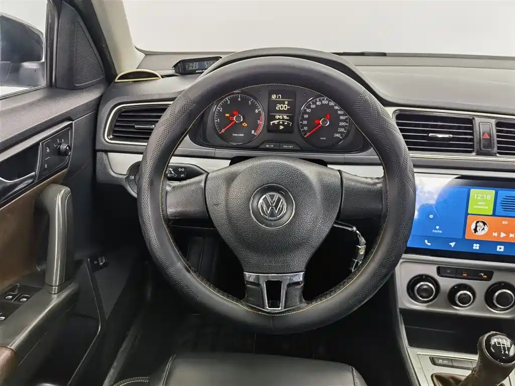 VOLKSWAGEN LAVIDA 2013