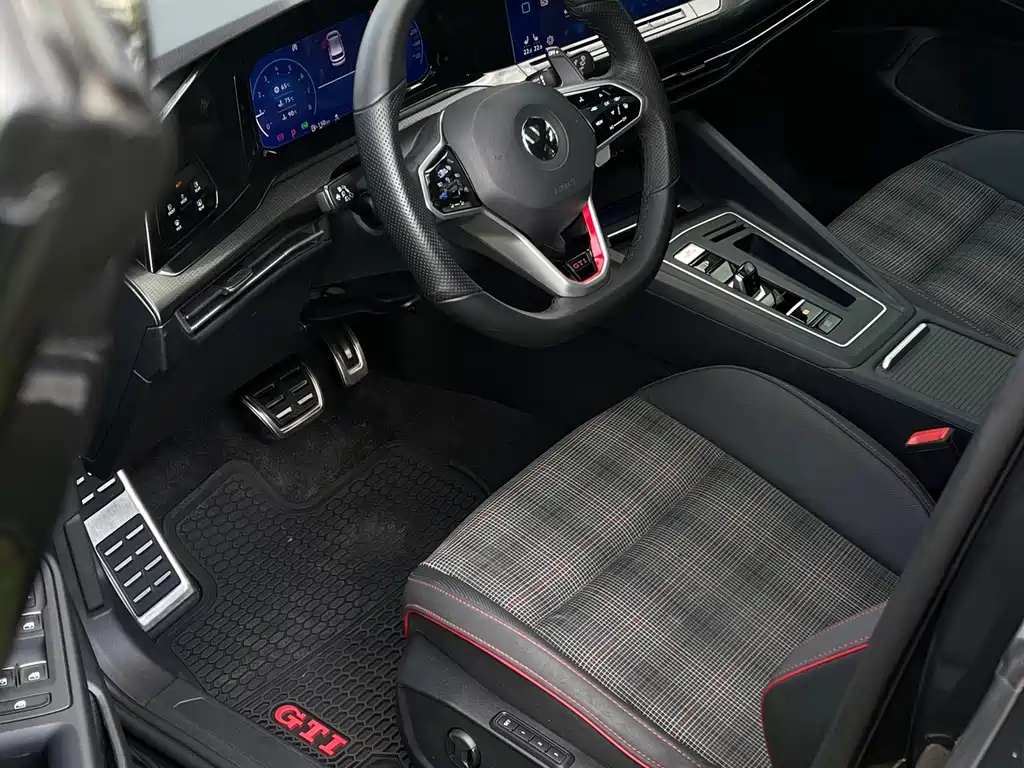 VOLKSWAGEN GOLF GTI 2022