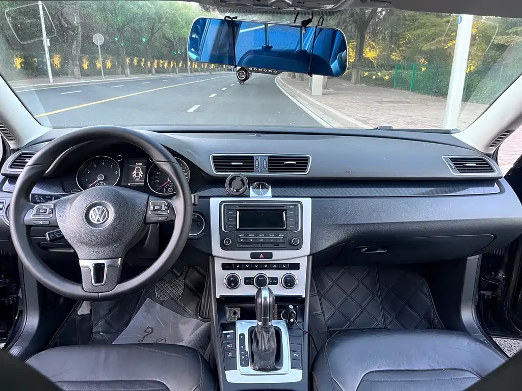 VOLKSWAGEN MAGOTAN 2012