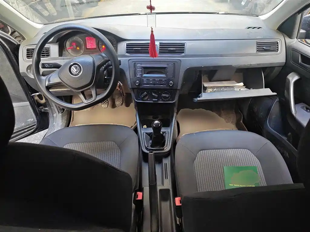 VOLKSWAGEN SANTANA 2016
