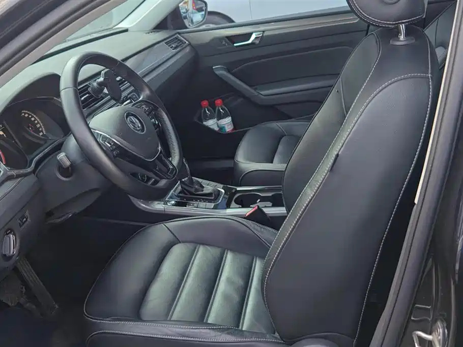 VOLKSWAGEN PASSAT 2018