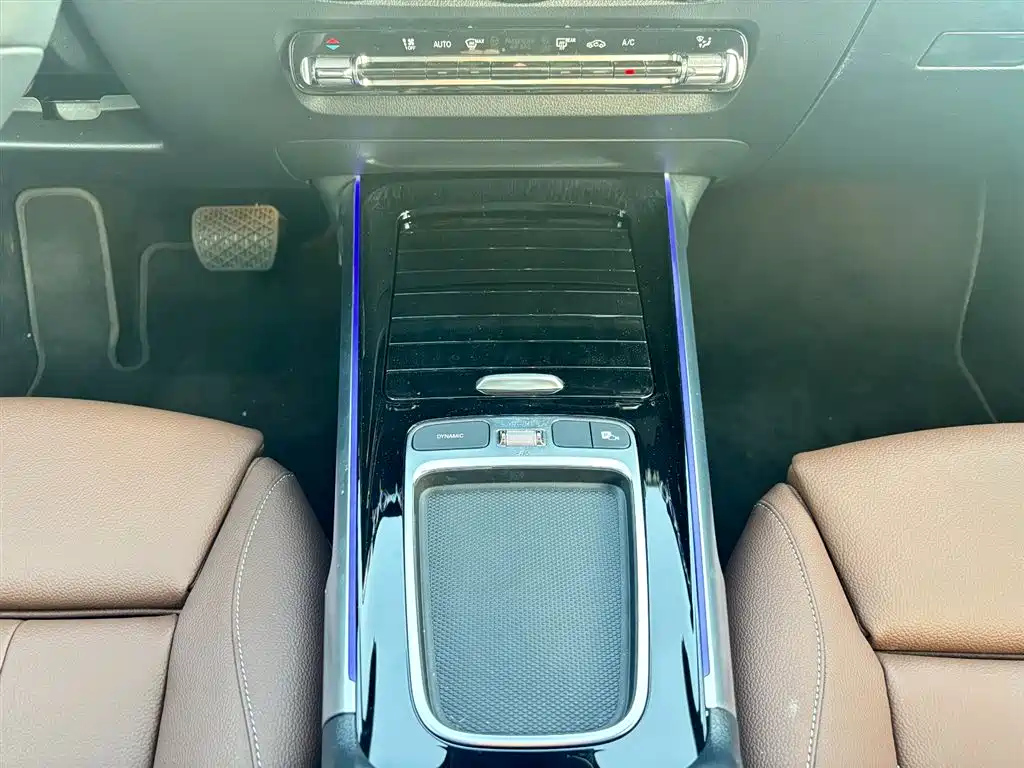 MERCEDES BENZ GLB 2025