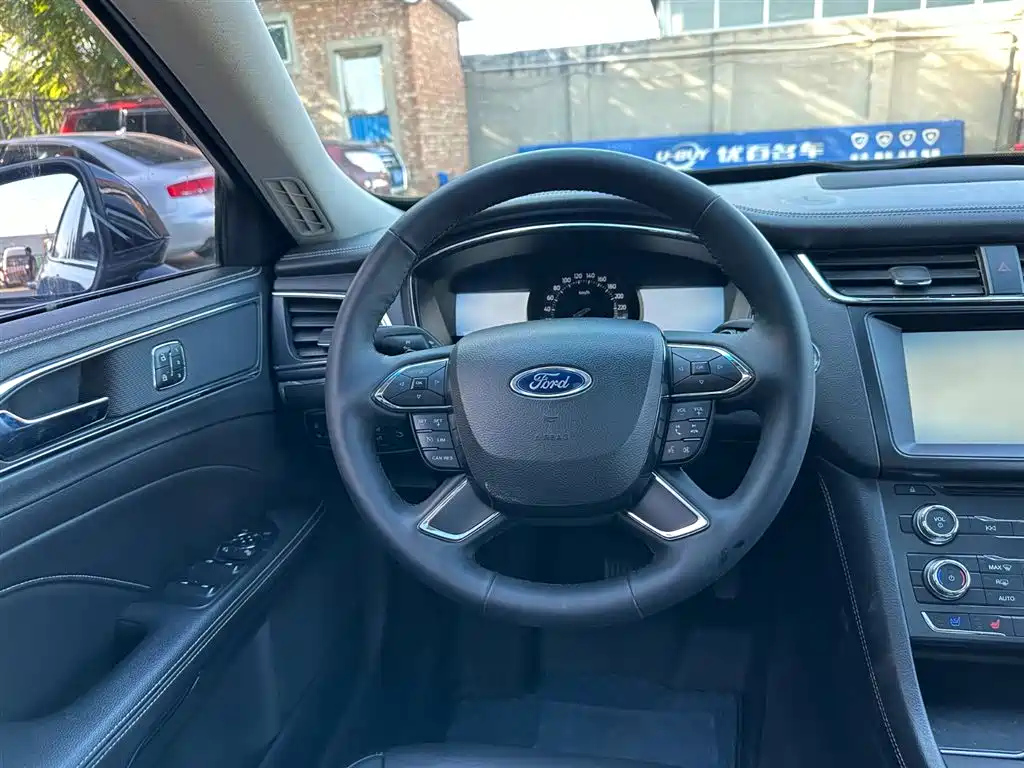 FORD TAURUS 2015