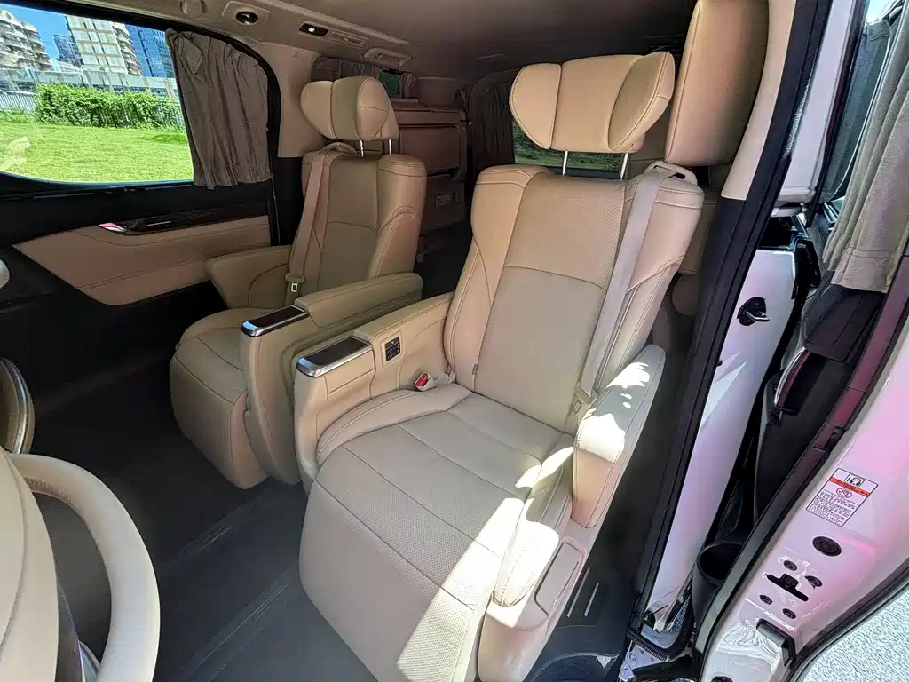 TOYOTA ALPHARD 2018