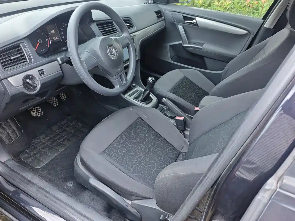 VOLKSWAGEN LAVIDA 2012
