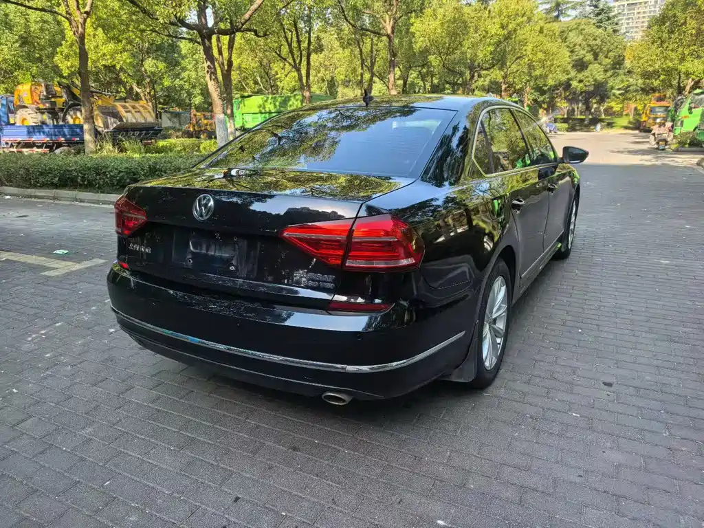 VOLKSWAGEN PASSAT 2018