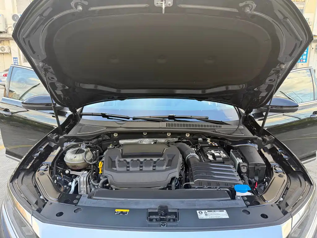 VOLKSWAGEN PASSAT 2024