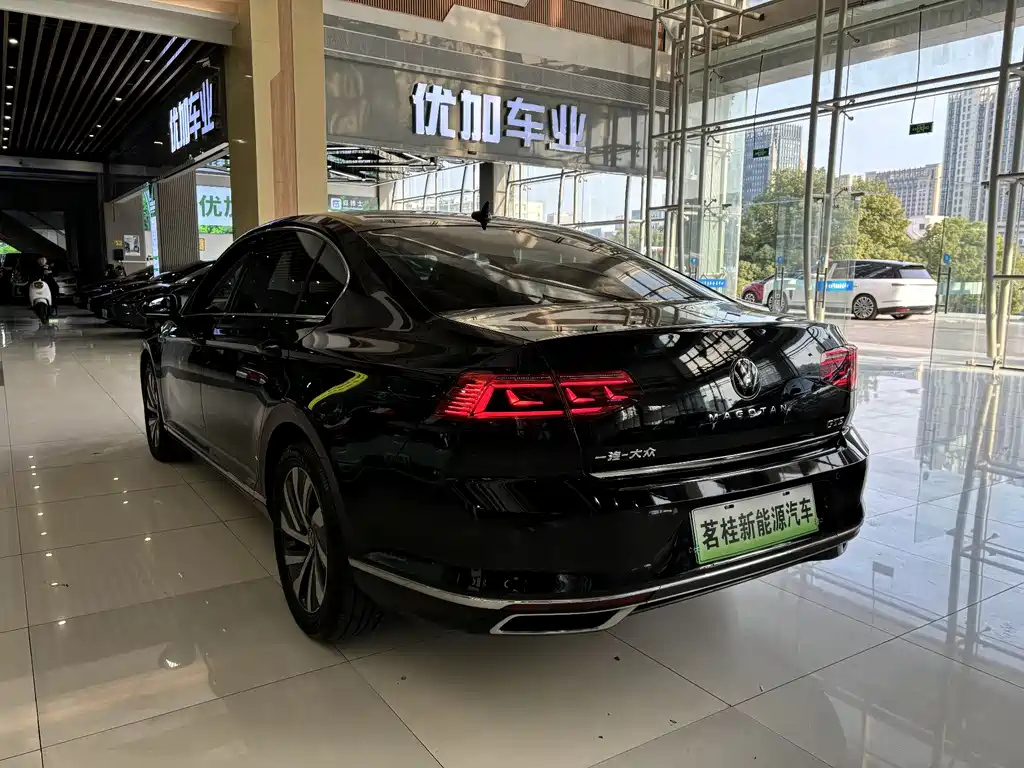 VOLKSWAGEN MAGOTAN GTE PLUG IN HYBRID 2022