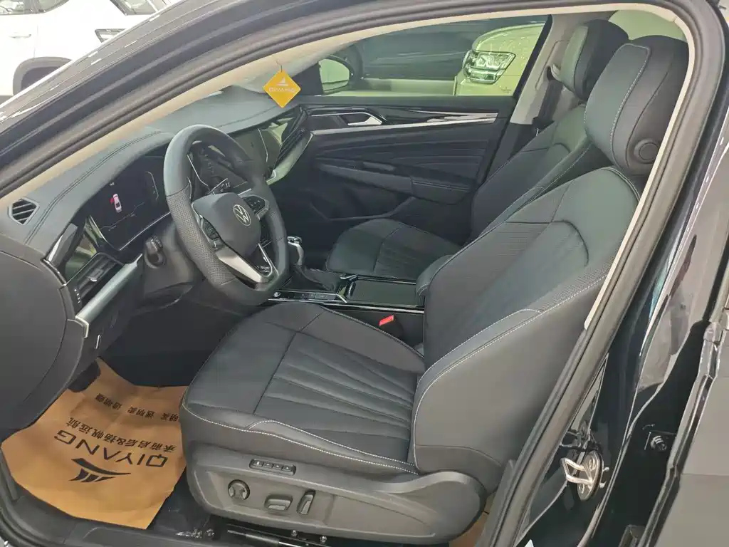 VOLKSWAGEN PASSAT 2025