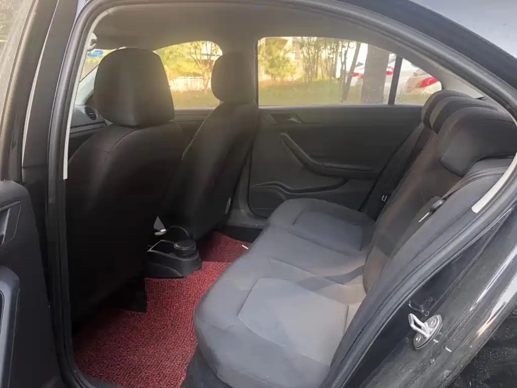 VOLKSWAGEN JETTA 2015