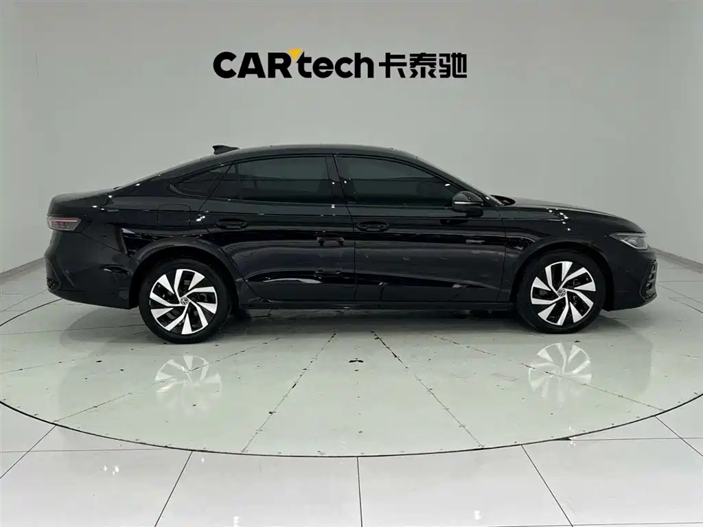 VOLKSWAGEN PASSAT 2025