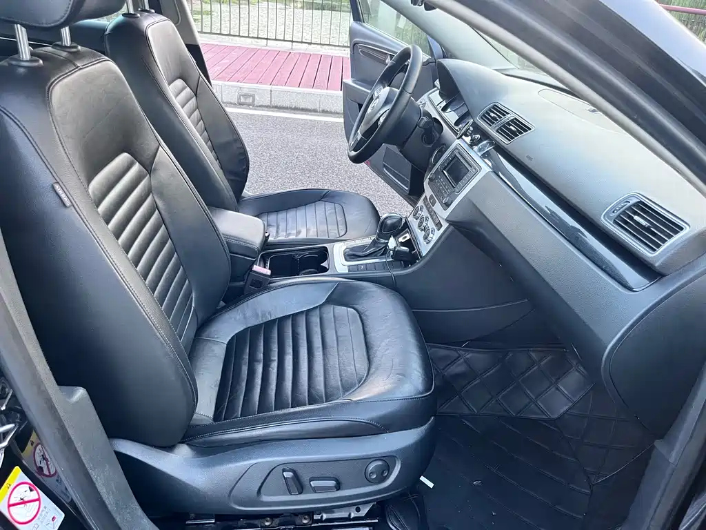 VOLKSWAGEN MAGOTAN 2012