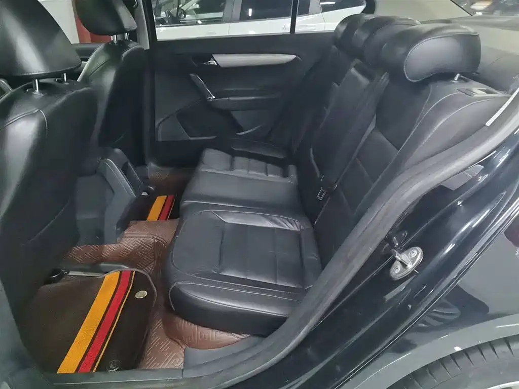 VOLKSWAGEN LAVIDA 2013
