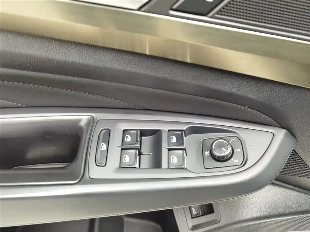 VOLKSWAGEN PASSAT 2020