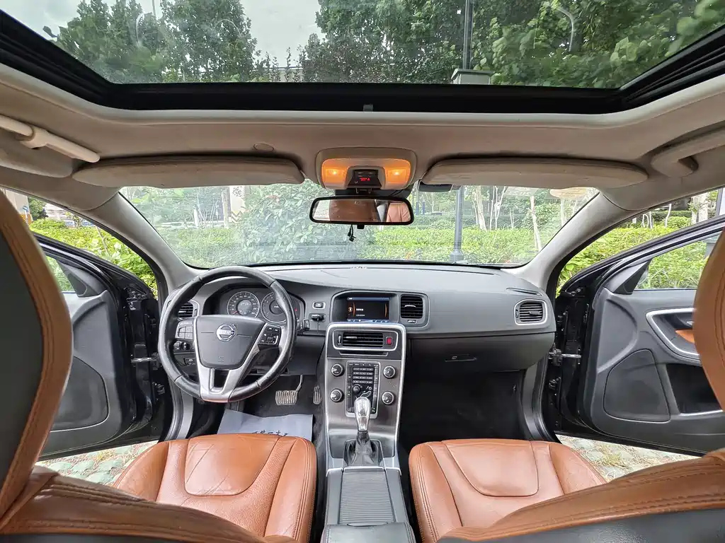 VOLVO V60 2013