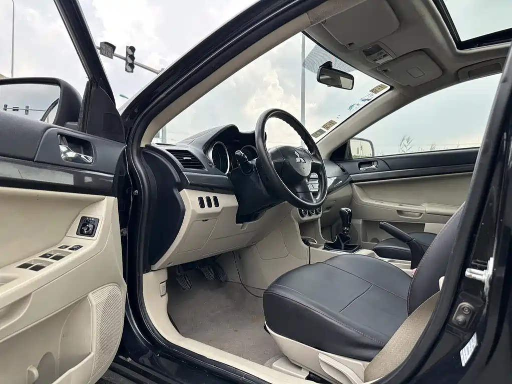 MITSUBISHI LANCER EX 2012