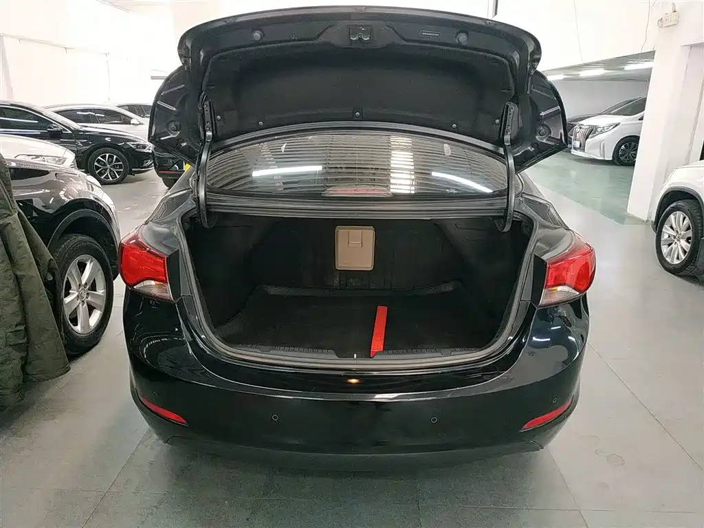 HYUNDAI ELANTRA 2016