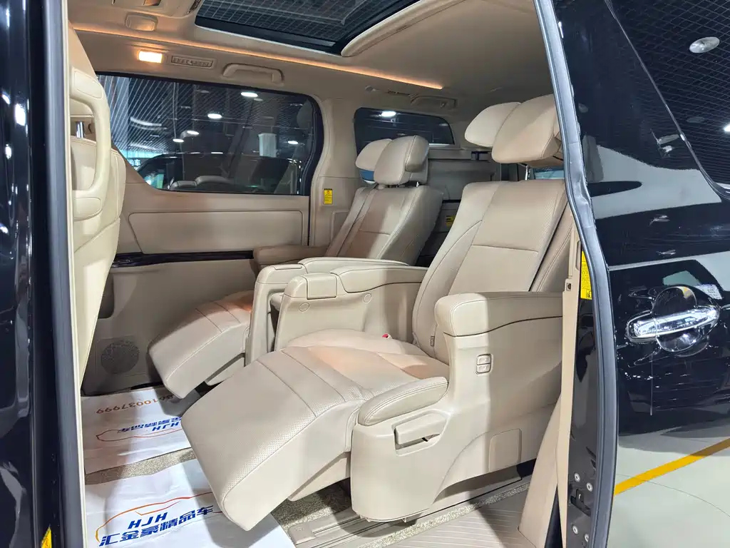 TOYOTA ALPHARD 2012