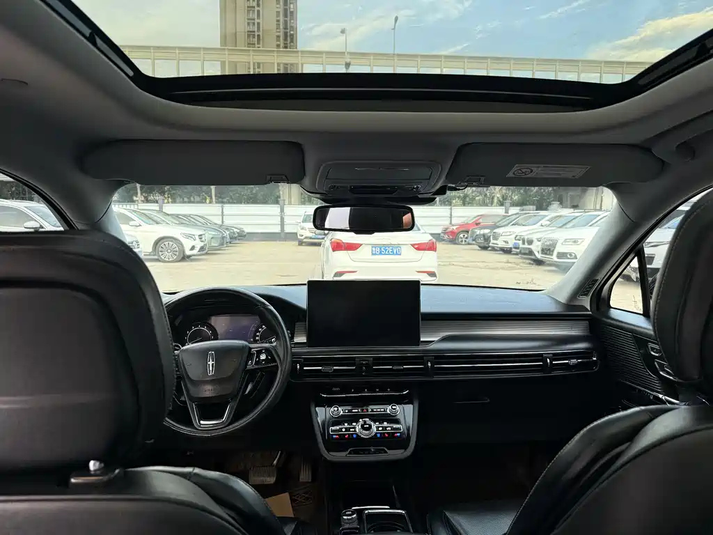 LINCOLN ADVENTURER 2021