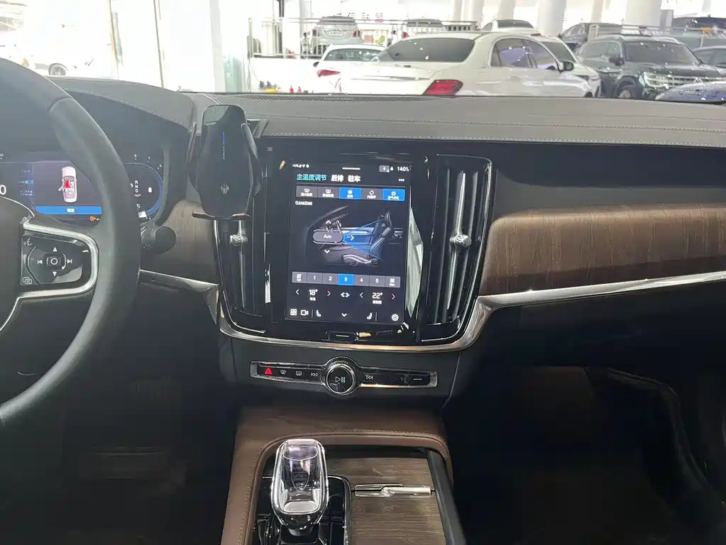 VOLVO S90 2024