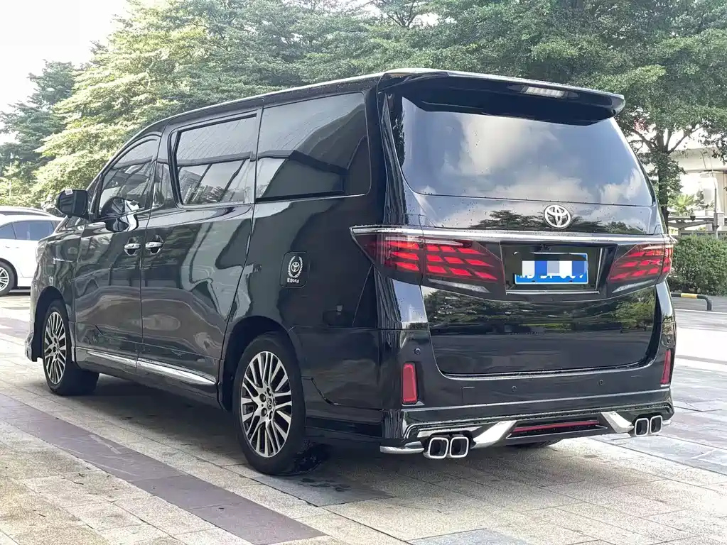 TOYOTA ALPHARD 2012