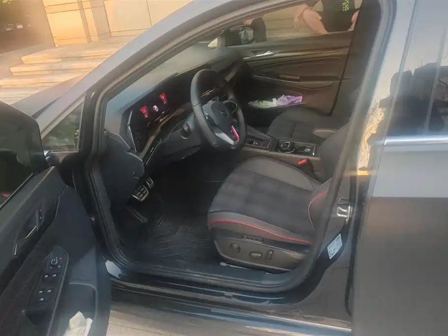 VOLKSWAGEN GOLF GTI 2022