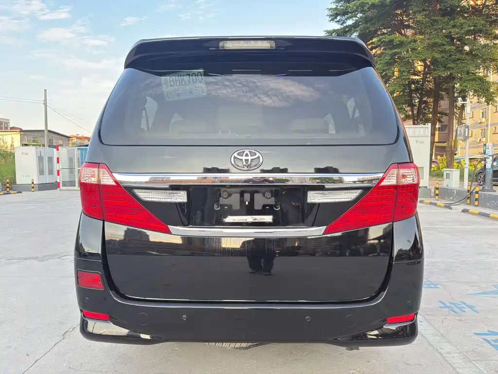 TOYOTA ALPHARD 2012