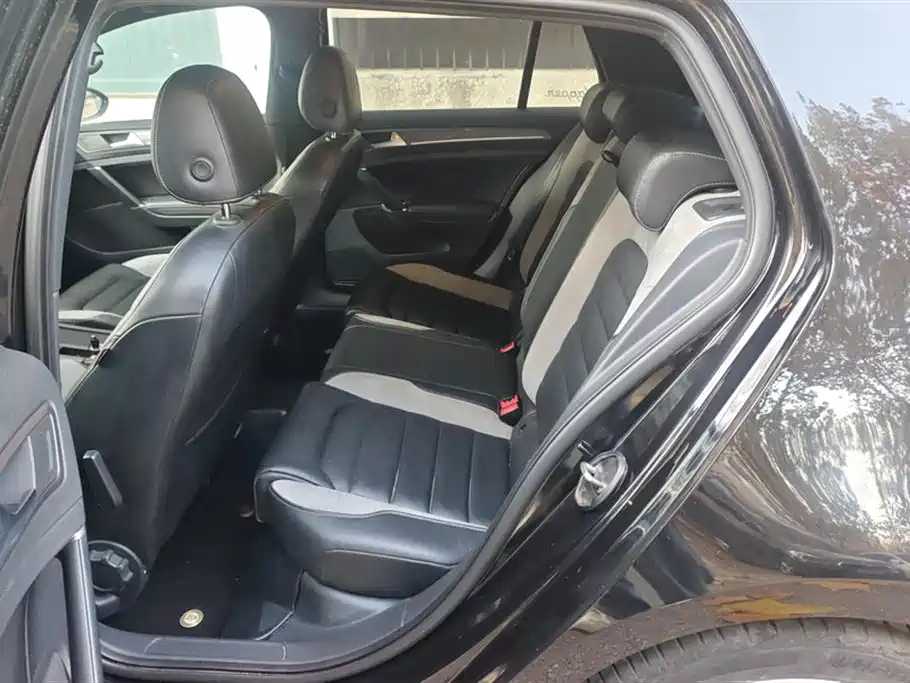 VOLKSWAGEN GOLF 2017