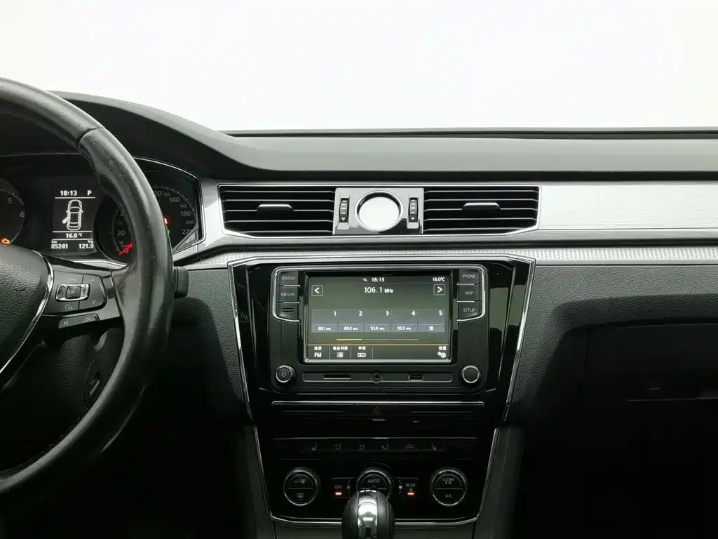 VOLKSWAGEN PASSAT 2018