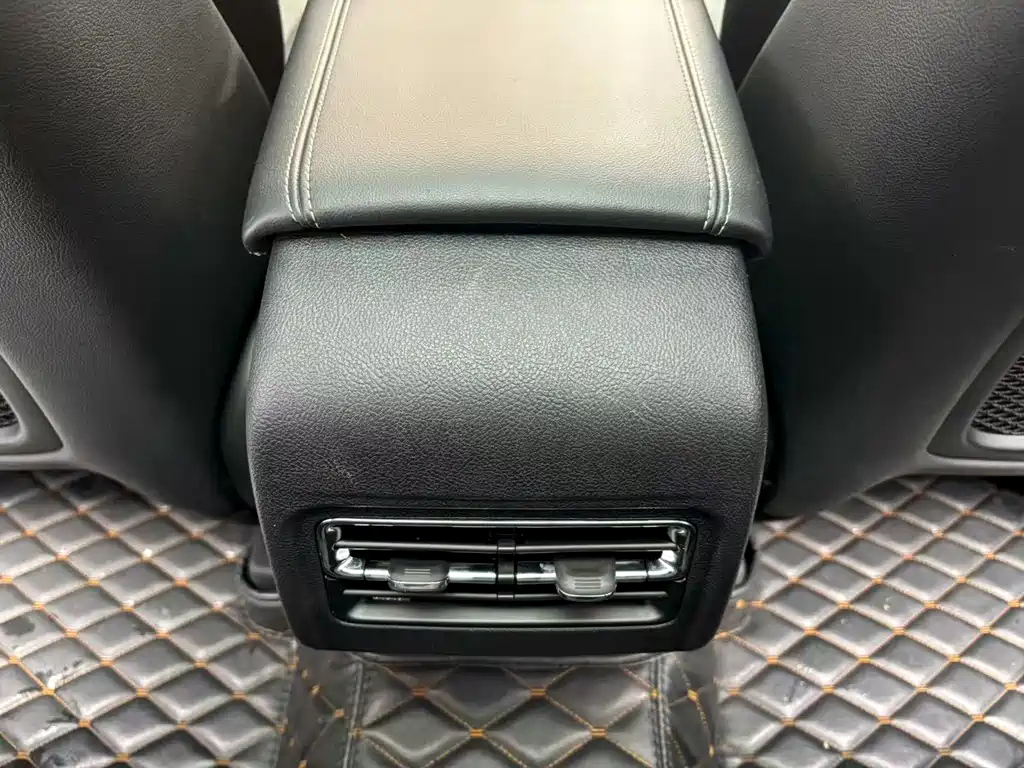LINCOLN ADVENTURER 2022