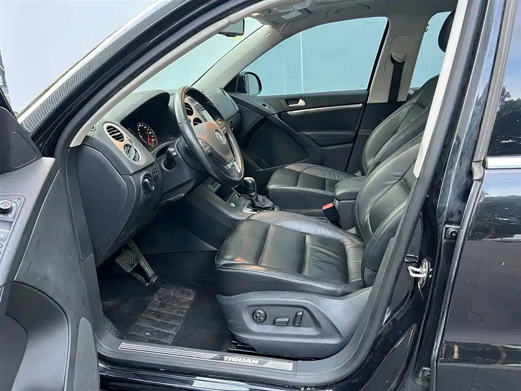 VOLKSWAGEN TIGUAN 2015