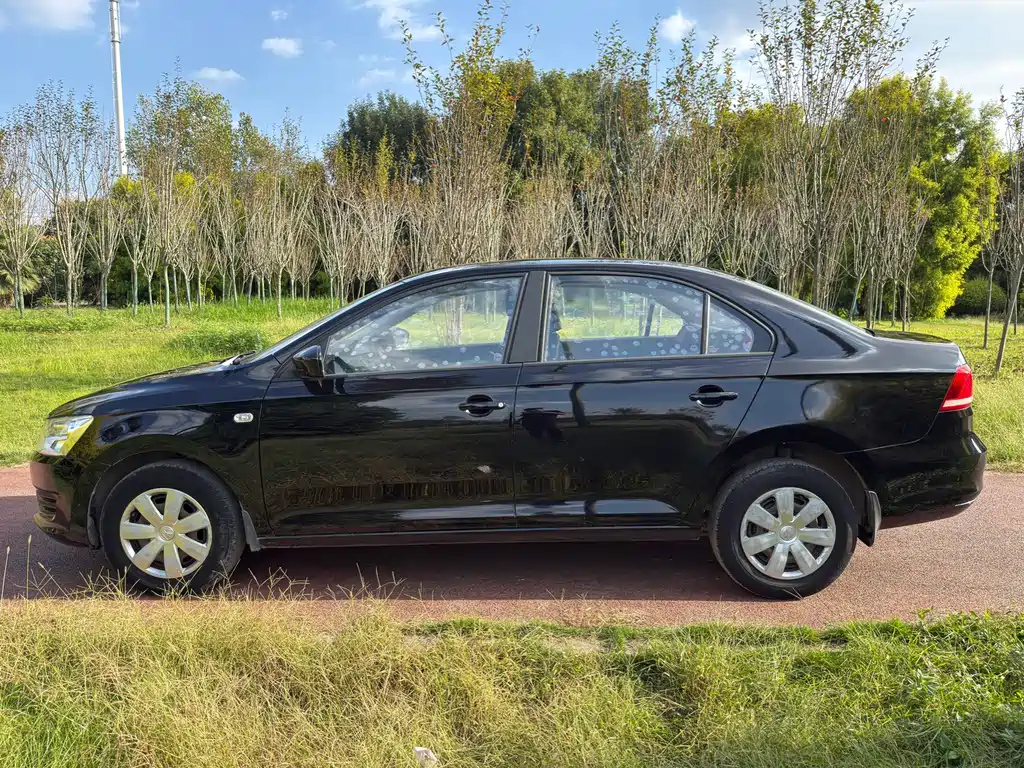 VOLKSWAGEN SANTANA 2014