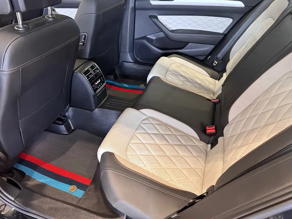 VOLKSWAGEN MAGOTAN 2025