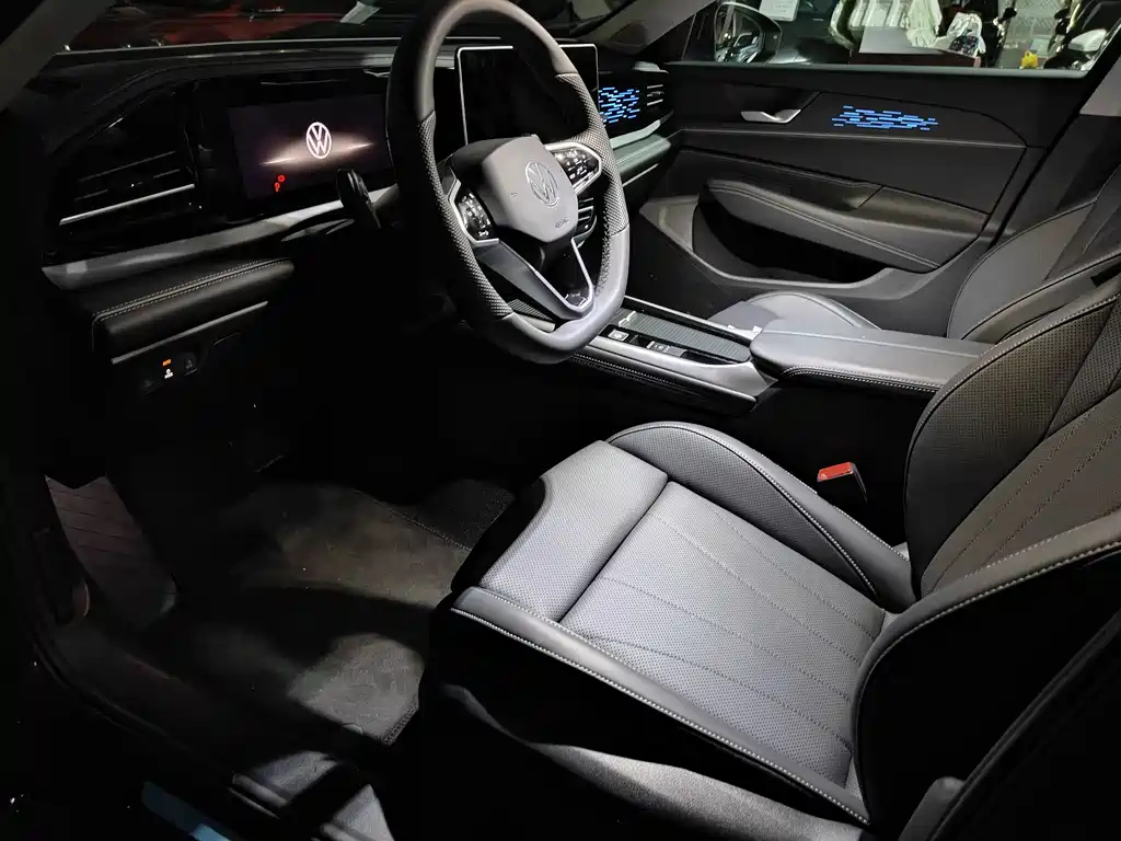 VOLKSWAGEN PASSAT 2025