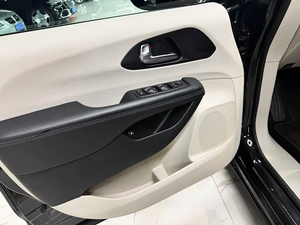 CHRYSLER BIG 捷龙PHEV IMPO 2025