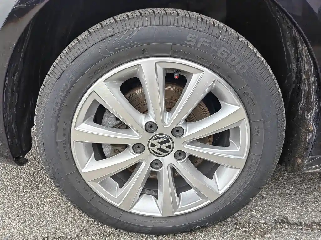 VOLKSWAGEN TOURAN 2013