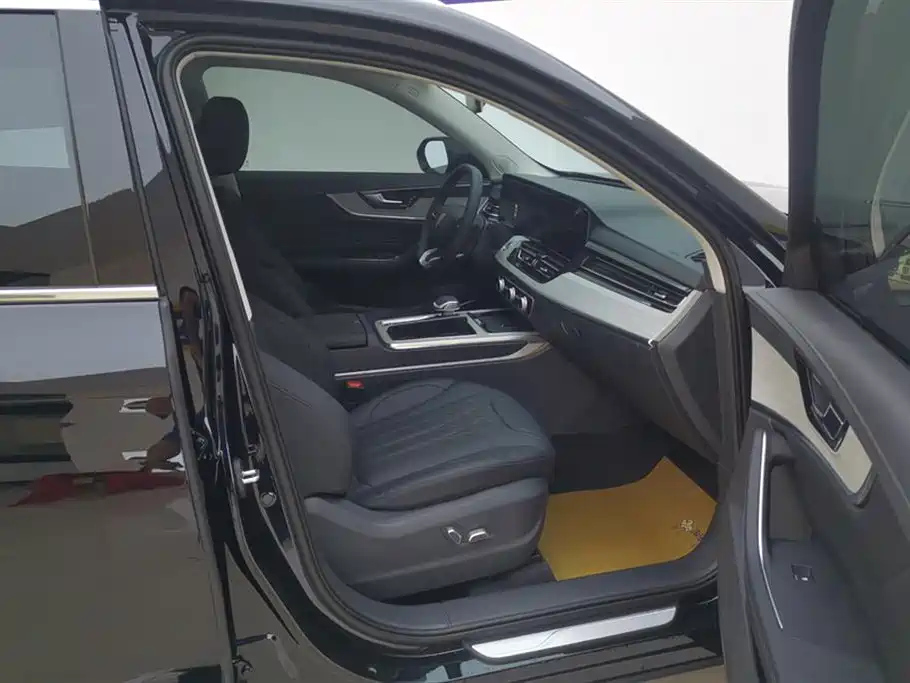 HONGQI HS5 2025