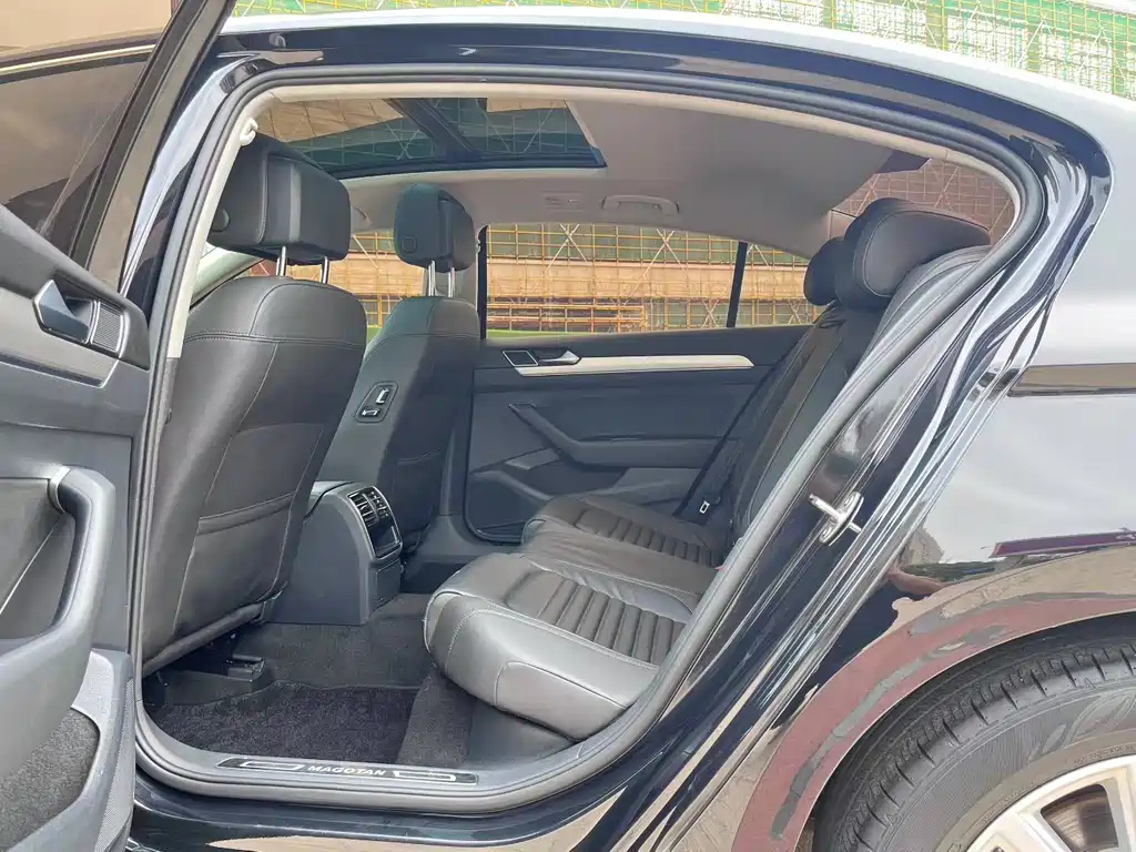 VOLKSWAGEN MAGOTAN 2018