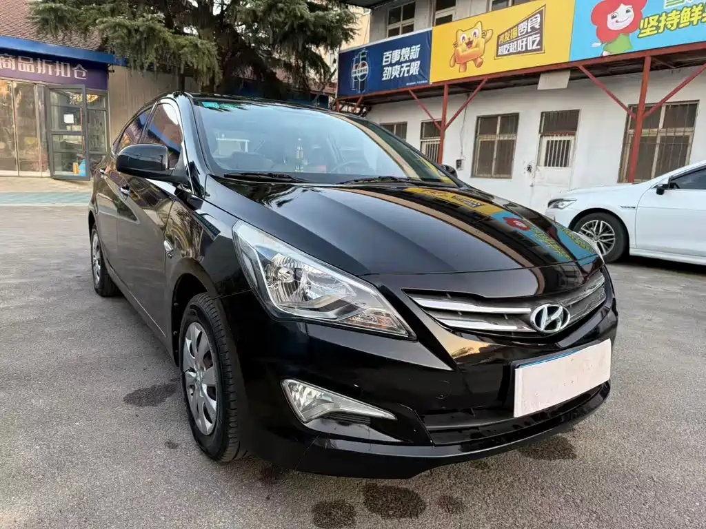 HYUNDAI SOLARIS 2015