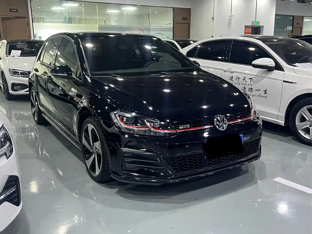 VOLKSWAGEN GOLF GTI 2019